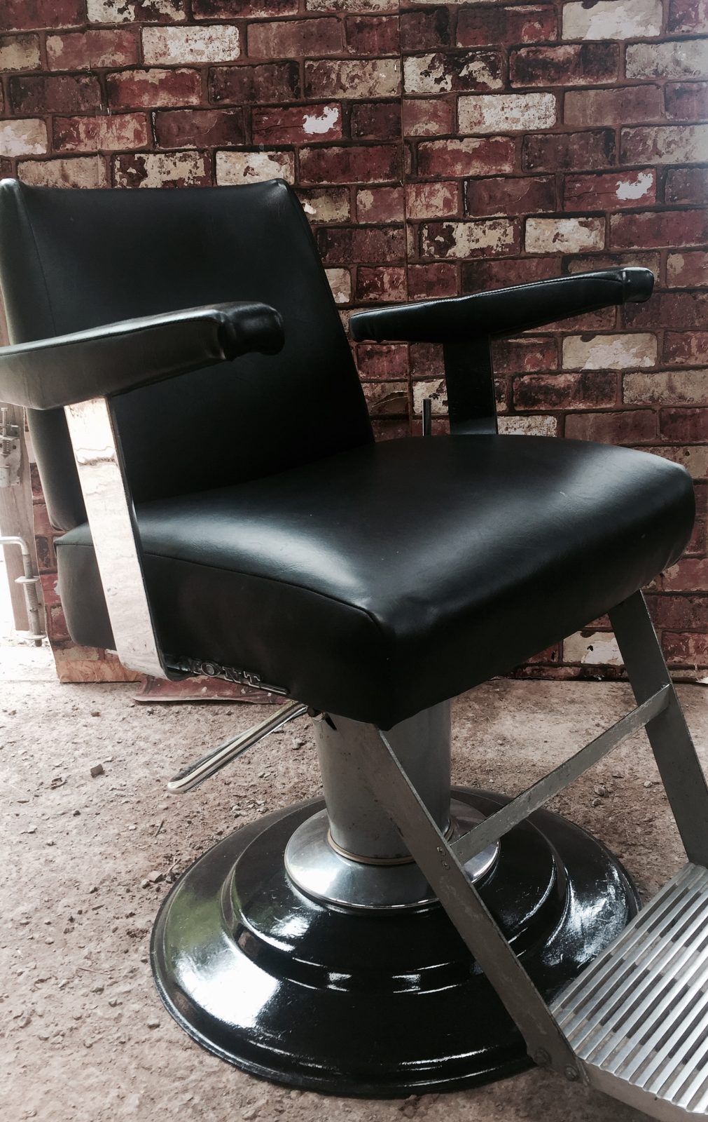 Vintage Belmont Dainty barbers chair